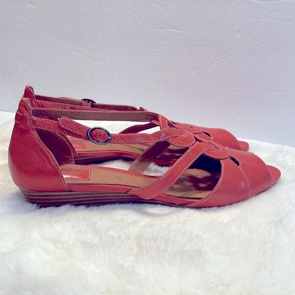 Clarks Artisian Sandals NWOT Size 8.5 - Picture 3 of 13